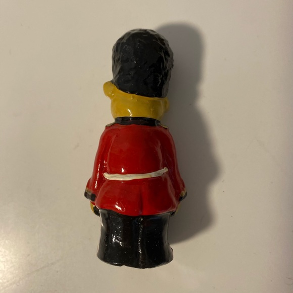 Wonderland Miniture Ornament - Royal Bear Guard - Picture 2 of 3